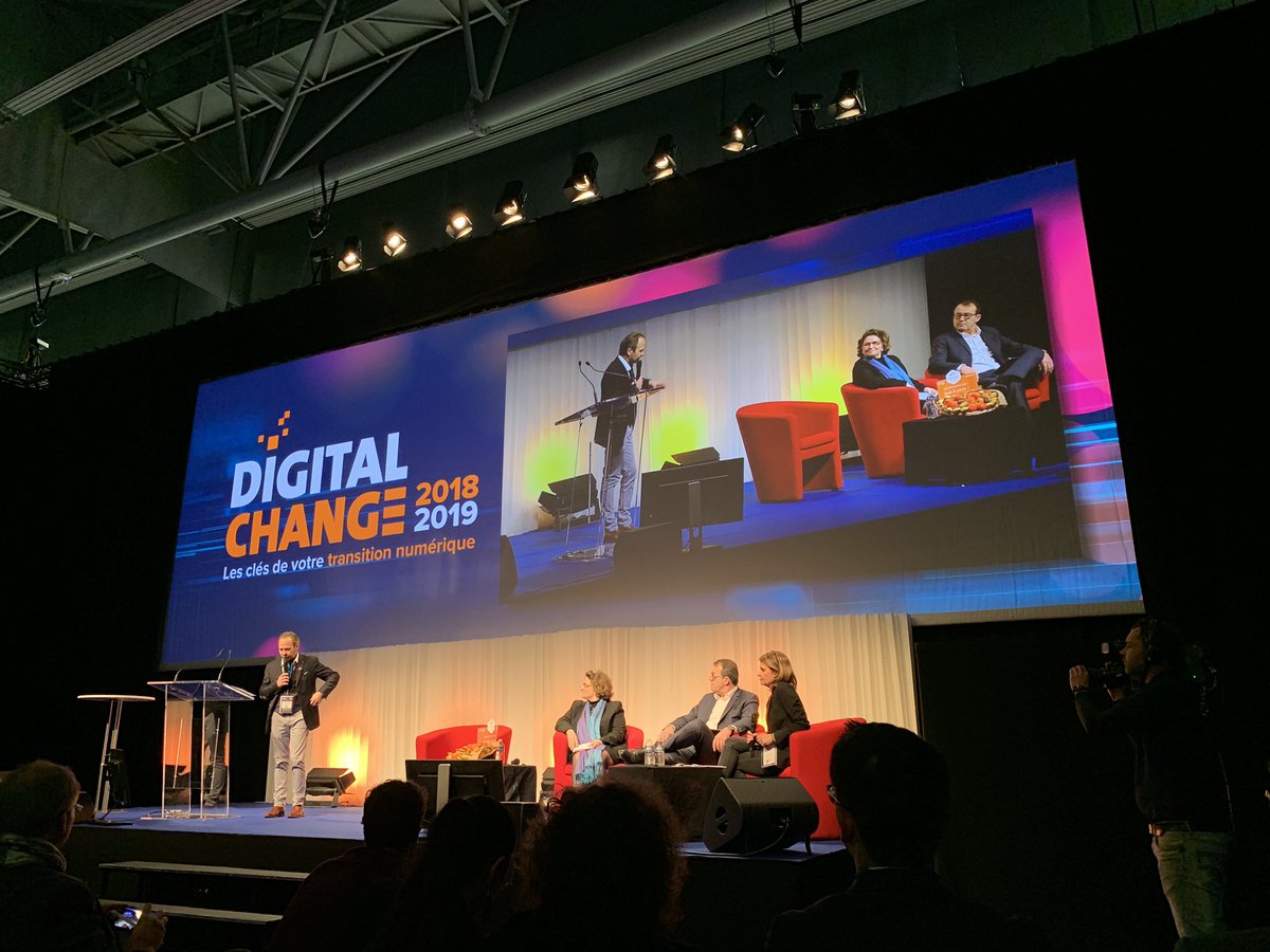 delphfev's tweet photo. Comment la sncf transforme sa #relationclient et ses outils pour plus de mobilité. #DigitalChange Le challenge c’est d’apporter plus de personnalisation, de conversationnel pour proposer une offre de #payasyougo Benoît Tiers @SNCF_Digital https://t.co/iLPkBsFHmK