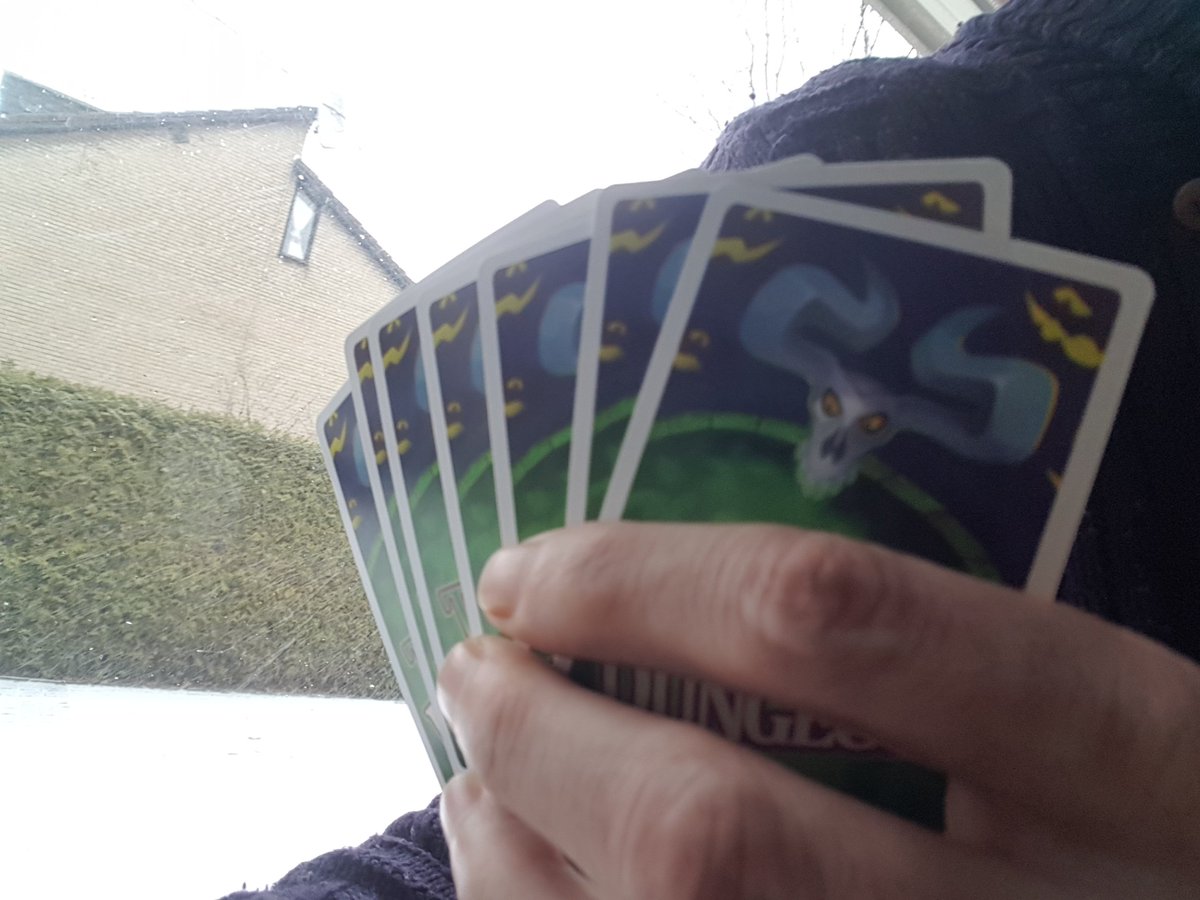 Mooi weer voor een spelletje! #sneeuw #TrickyDungeon #cardgame