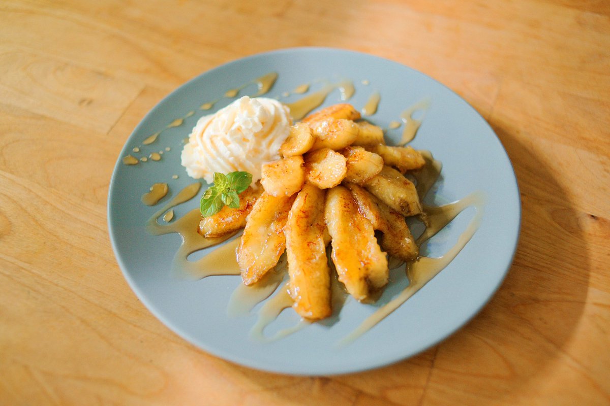 クリームソーダ職人tsunekawa 旅する喫茶 Na Twitteru バナナのキャラメリゼ 簡単だったのでレシピどうぞ 1 バナナをひと口サイズにカット 2 バターひとかけら 砂糖小さじ2をフライパンに入れて弱火で溶かしバナナを入れる 3 こんがり色がついてきたら完成