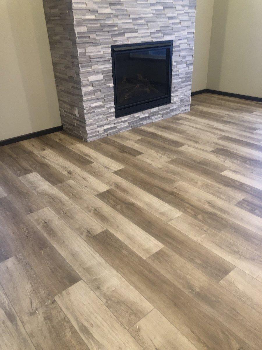 Beautiful #fireplace in a newly finished #home! #discoverthedabbertdifference