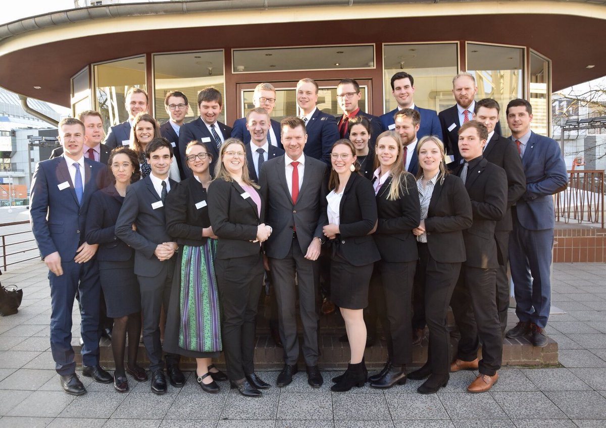 NorbertLemken's tweet photo. Die lebhafte Diskussion mit dem 44. #TopKurs der @AHA_agrar zur #Landwirtschaft #Food #Dialog war für mich ein Highlight der #IGW2019. Tolle #youngfarmers mit klaren Vorstellungen! @Bayer4Crops https://t.co/tgTReycTZI