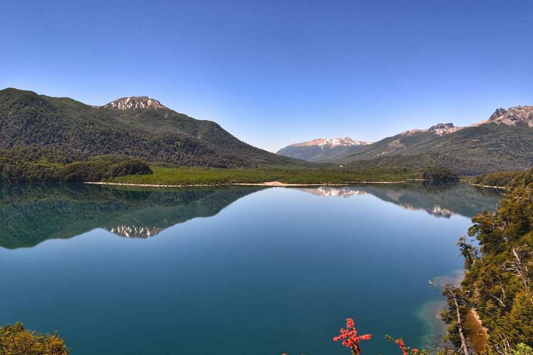soymariche's tweet photo. #BuenMartes Paseando en la #patagonia
la cita obligada #Ruta7Lagos
#LagoVillarino lo conocías? #mralvarez
Espejos de agua para conocer y agendar.
Hola #Neuquen ☀️🌄⛵️ https://t.co/5hWX0MhBap