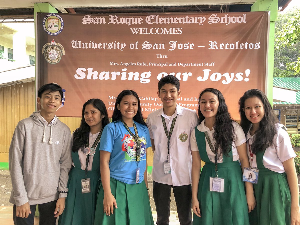 usjrjhscc's tweet photo. “Happiness doesn’t result from what we get, but what we give.” -Ben Carson
Community Outreach Program giving of gifts - Sharing Our Joys
#AdelanteClubCouncil https://t.co/WYhUlhUquc
