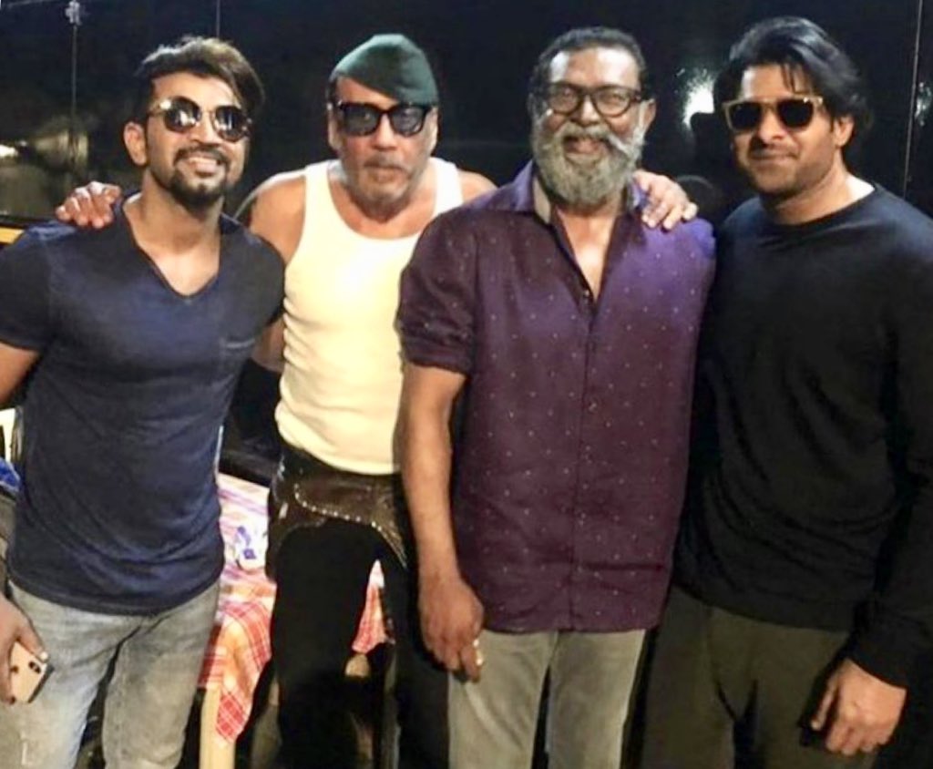 arunvijayno1's tweet image. Haven’t seen a more cooler person on sets !! Was great catching up with you #jackieshroff sir.. #Prabhas @bindasbhidu #lal #saaho.. 💪