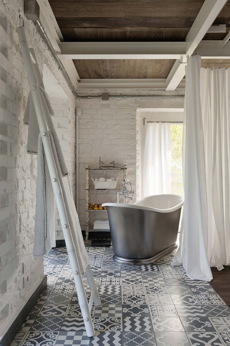 UKTilesDirect's tweet image. 10 Bathroom Tile Trends for 2019 ow.ly/2JrA30nkal5 #BathroomDesign #PatternedTiles #ColouredTiles #SubwayTiles
