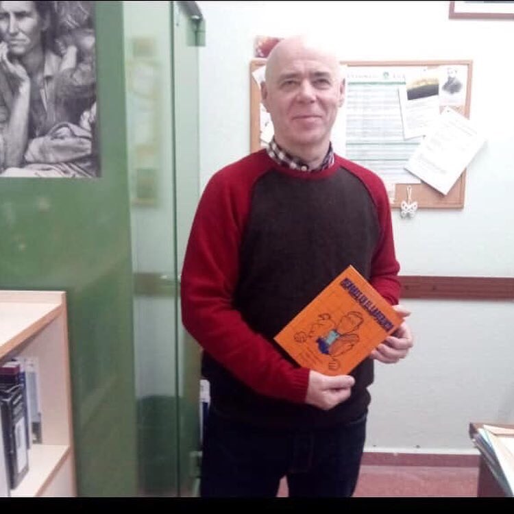 MENORES EN EL LABERINTO 
Un libro donde Tomas y Javier, Policias Tutores de Coslada y Francisco J. Director del IES Antonio Gaudi cuentan casos y cosas del policía tutor y la educación. Próximamente en librerías y online. <a href="/Ayto_Coslada/">Ayuntamiento de Coslada</a> <a href="/is4k/">internetsegura4kids</a> <a href="/policia/">Policía Nacional</a> <a href="/guardiacivil/">Guardia Civil</a> <a href="/menoresenred/">Menores en Red</a>