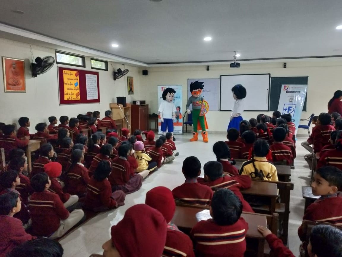 DaburIndia's tweet photo. #Dabur and #FSSAI togather organised a Safe and Nutritious Food workshop at CL Aggarwal DAV Model School in #Chandigarh to educate children about the benefits of having nutritious food. 1/2 #CSR #HealthyIsHappy #AwarenessDrive #mascots #MasterSehat #MissSehat https://t.co/hij6xnUGub
