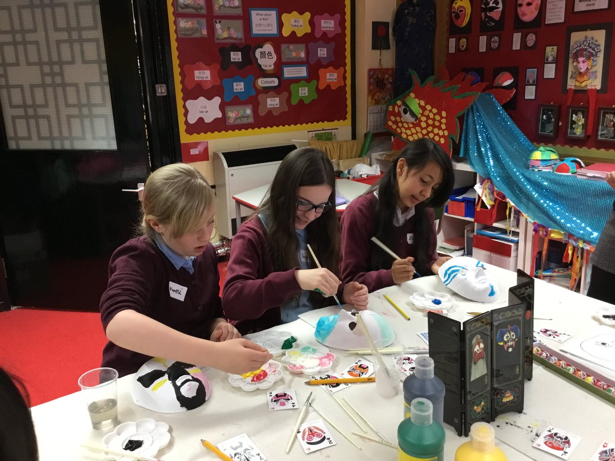 Primary 7 pupils from <a href="/GargunnockP/">Gargunnock Primary</a> on their second visit to the Confucius Classroom at @BraeheadP this morning. Excellent jiaozi and superb Beijing Opera Masks.  We can't wait to see your movies. <a href="/1plus2Stirling/">Stirling 1+2</a> #ChineseTuesdays