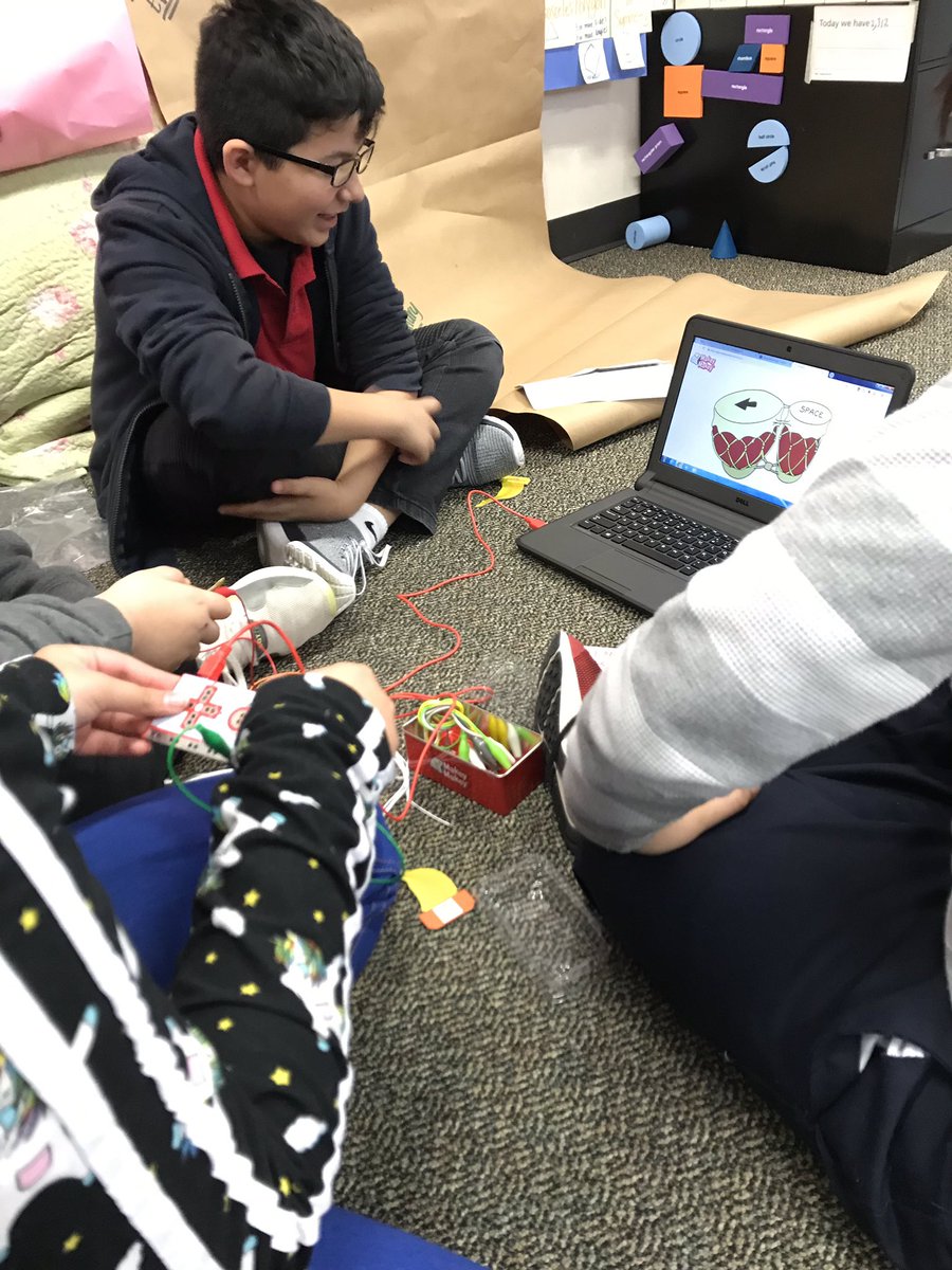 BThomassci's tweet photo. Exploring the endless possibilities of the MakeyMakey kits today. Spring PBL project in full effect @Horn_Dream_Big @AliefScience https://t.co/CNVm3eAIUt