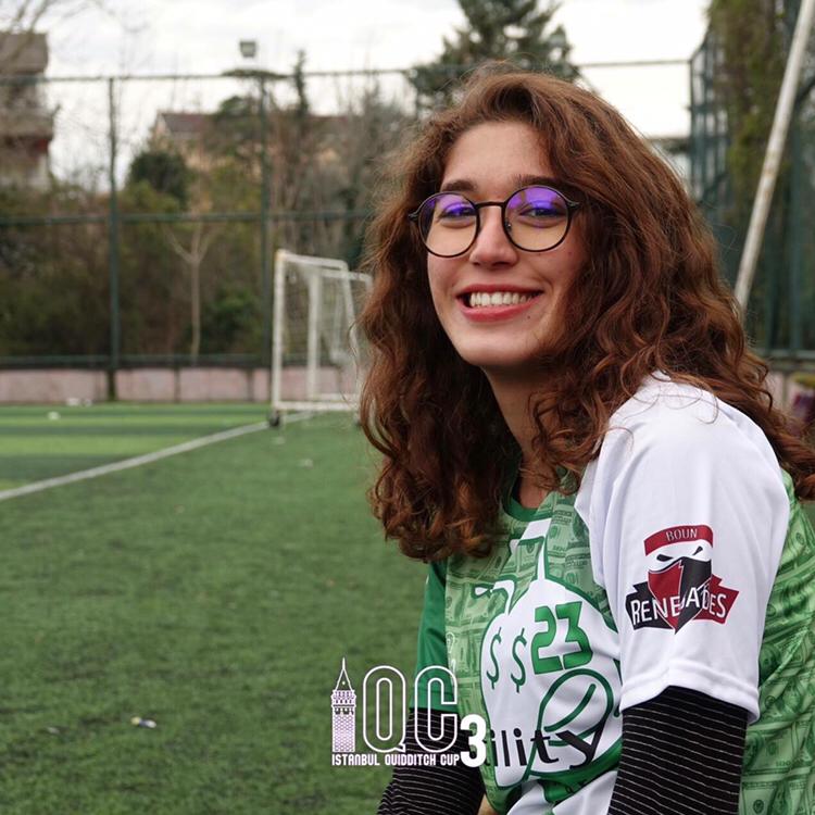 Ecem Özbey
#23
Kovalayıcı 
BOUN Renegades

"I can judge a single god with my wrongs and wrongs"

#sapsquidditch #4saps