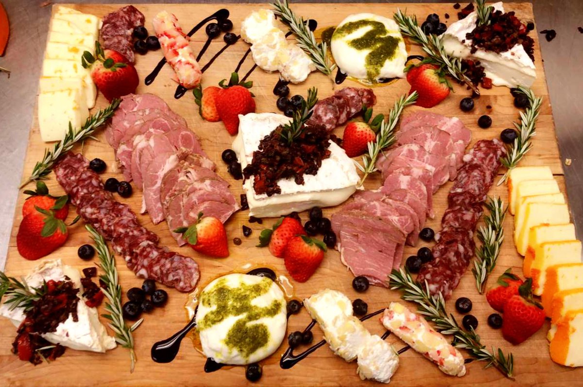HiltonSantaCruz's tweet photo. Sous Chef Betty has created another exquisite party platter! #HiltonSantaCruz https://t.co/kO3sqZgZ4P