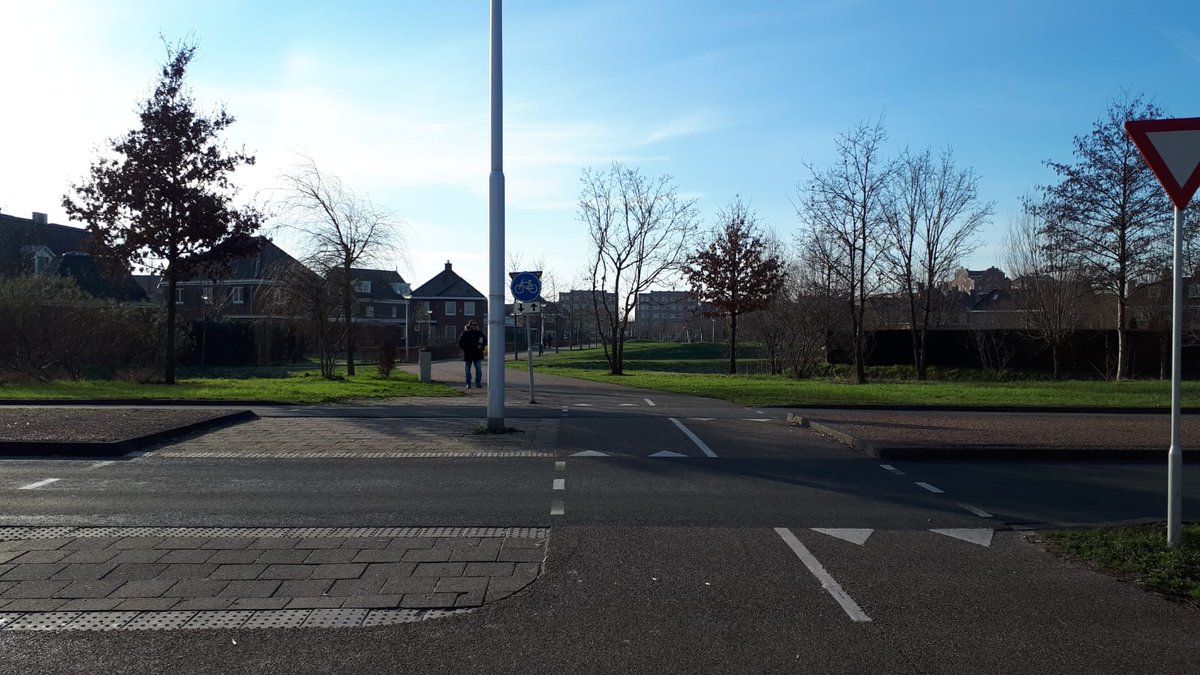 Afgelopen week meerdere scholieren beroofd in Vleuterweide en Leidsche Rijn. Informatie via    m.facebook.com/story.php?stor… Politie op zoek naar getuigen en info.
