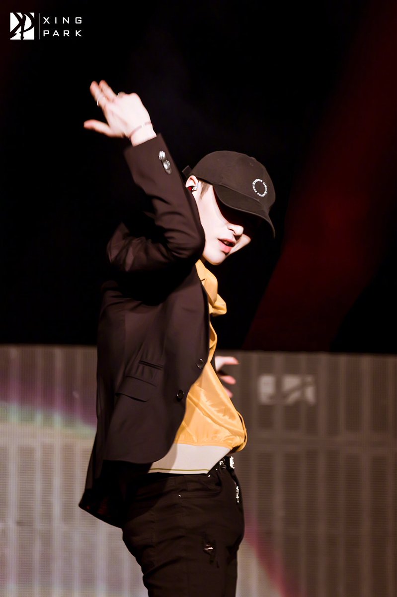 XingPark's tweet image. 190120(22) Yixing at Samsung Shanghai event : Photo by Xingpark 9P
1/3
#Samsung #GalaxyA8s #LayXSamsung #LayZhangNAMANANA #producerLayZhang #LayZhang #อี้ชิง #张艺兴 #Lay #Yixing #레이 #レイ #チャンイーシン #장이씽 @layzhang @lay_studio