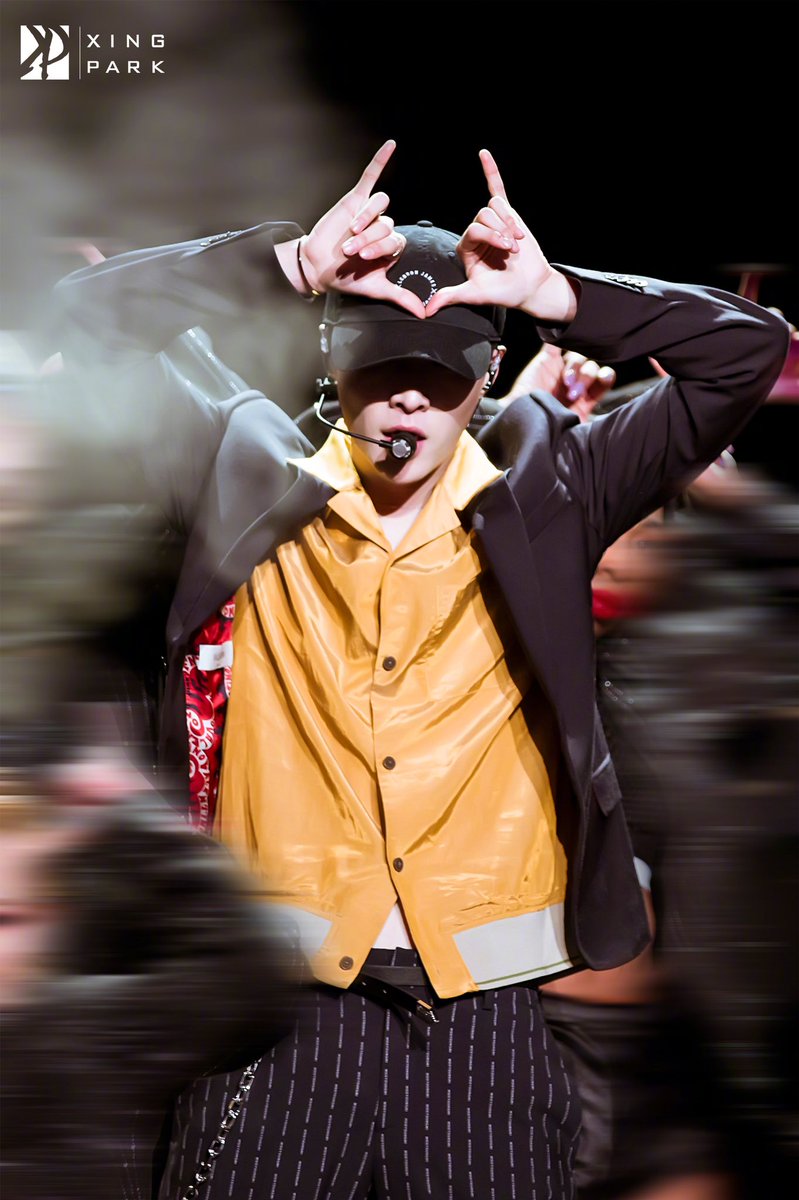 XingPark's tweet image. 190120(22) Yixing at Samsung Shanghai event : Photo by Xingpark 9P
1/3
#Samsung #GalaxyA8s #LayXSamsung #LayZhangNAMANANA #producerLayZhang #LayZhang #อี้ชิง #张艺兴 #Lay #Yixing #레이 #レイ #チャンイーシン #장이씽 @layzhang @lay_studio