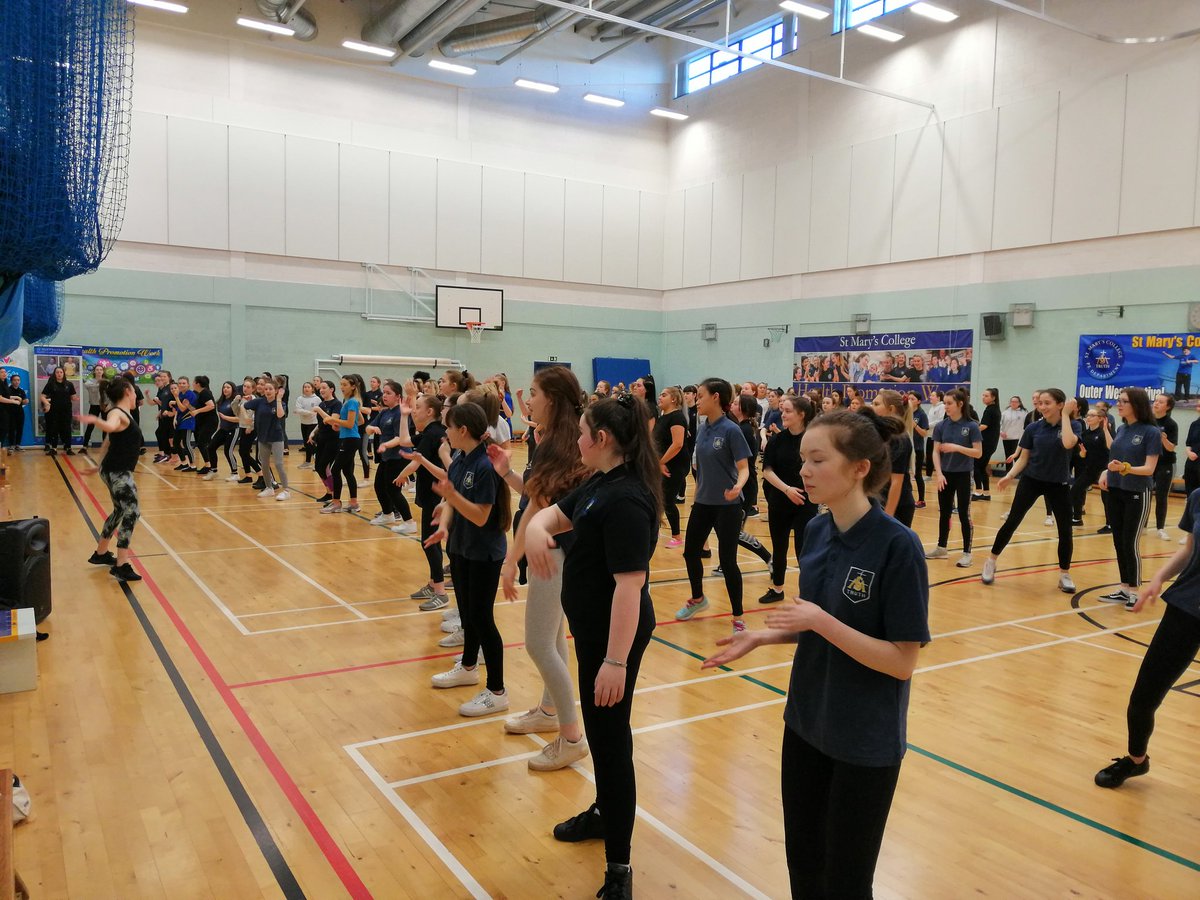 HPW day 2.Thanks @Translink_NI team who travelled from Belfast to educate all Yr 8 this morning!Great energy from our yr8 and Yr 11 Zumba groups motivated by the brilliant Emma Lindsey and yr13 had a super motivational talk by Seamus Fox #FFFitness. @dcsdcouncil xc afterschool