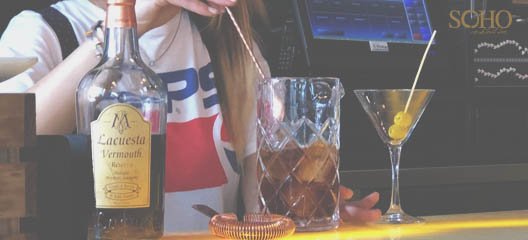 sohomiranda's tweet photo. El vermú, una de nuestras bebidas favoritas. 

Nos encanta, y por eso nuestra gran variedad te sorprenderá. 

Carta Vermú: https://t.co/6ywl8qWuSF

#vermú #vermut #vermouth #sohomiranda #sohococktailbar https://t.co/C5dhUSKxgg
