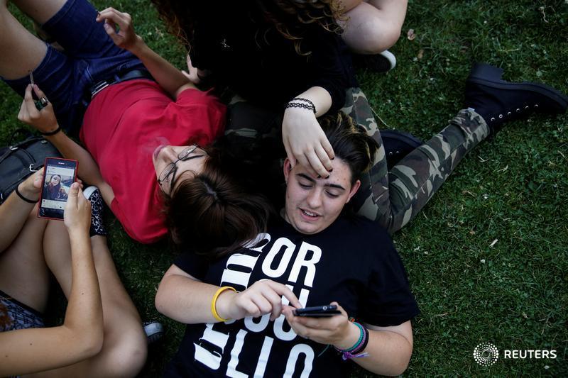 Gabriel Diaz de Tudanca is a 19-year-old Spaniard who, although born a girl, identified as male from early childhood.
Reuters photographer Susana Vera accompanied him for three years through his process of change: https://reut.rs/2FiOYC9