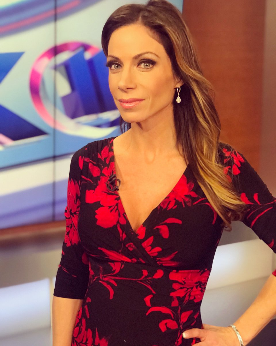 JillNicolini's tweet image. Great #hairday 🌊 thanks to  @Sorellesalonnj  💇 and @PIX11News  @GregoryBryant  📷