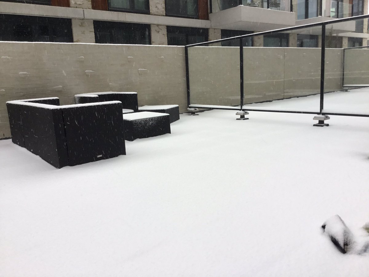 _emaileng's tweet photo. Hello! It’s snowing here in Amsterdam ❄️🥶😬
I wish I didn’t have to go to work later.... 😕
If I didn’t have to go out, I would stay in and drink lots of tea to keep wam ☕️😊
#grammar #2ndconditional #LearnEnglish #TESOL #IELTS #TOEFL #twinglish #businessenglish https://t.co/1UybbHAauT