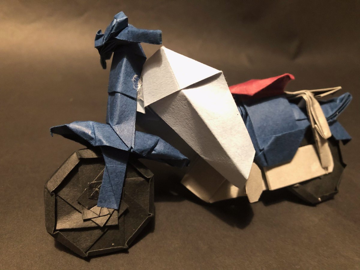 世田谷学園折り紙研究部 Motorcycle オートバイ Designed By Satoshi Kamiya 神谷哲史 Folded By Me 私 一昨日の神谷さんの講習作品 7枚 色を変えるための1枚の複合作品 あまり糊付けが得意ではないので 時間がかかってしまった 今度はもっと綺麗に折