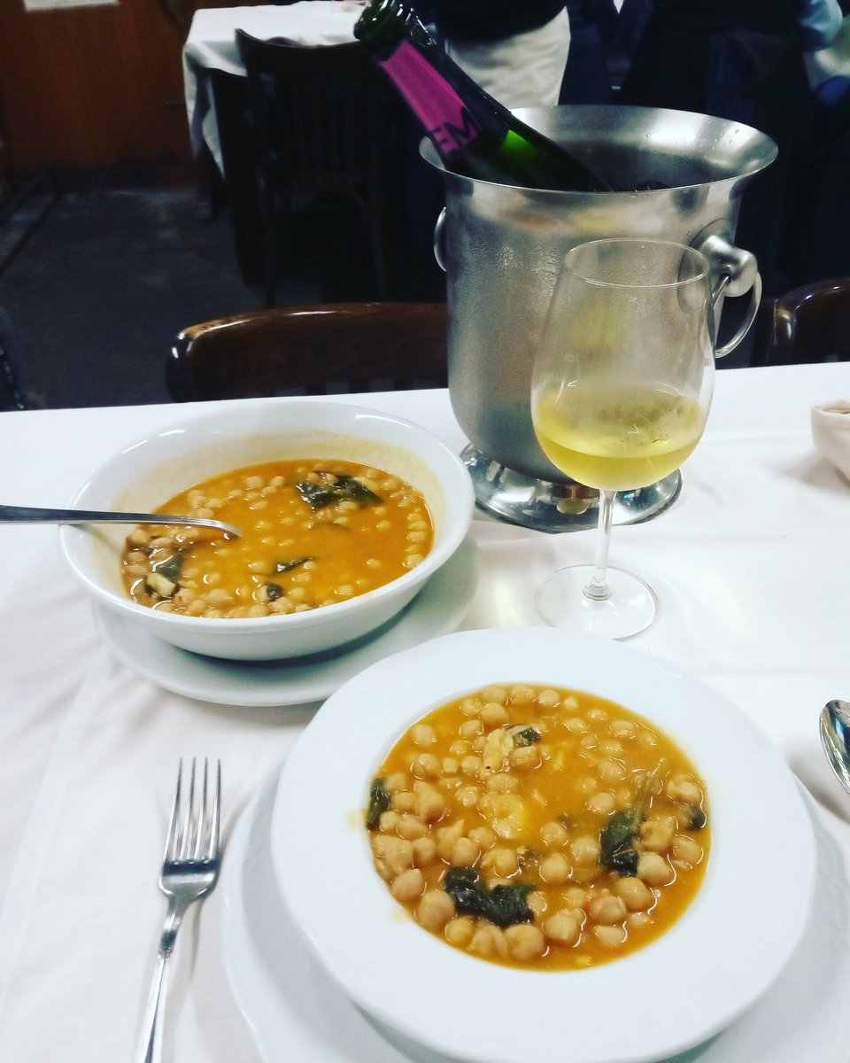 EMBrutnature's tweet photo. Un día de #cuchara #armonizando #garbanzosconbacalao con @embrutnature en @casatataguyo #Carbayedo #Aviles #Asturias #EMbrutnature #metodoChampanoise #cosechapropia @sidradeasturias #sparkingcider #cider https://t.co/XT3wJuSPXZ