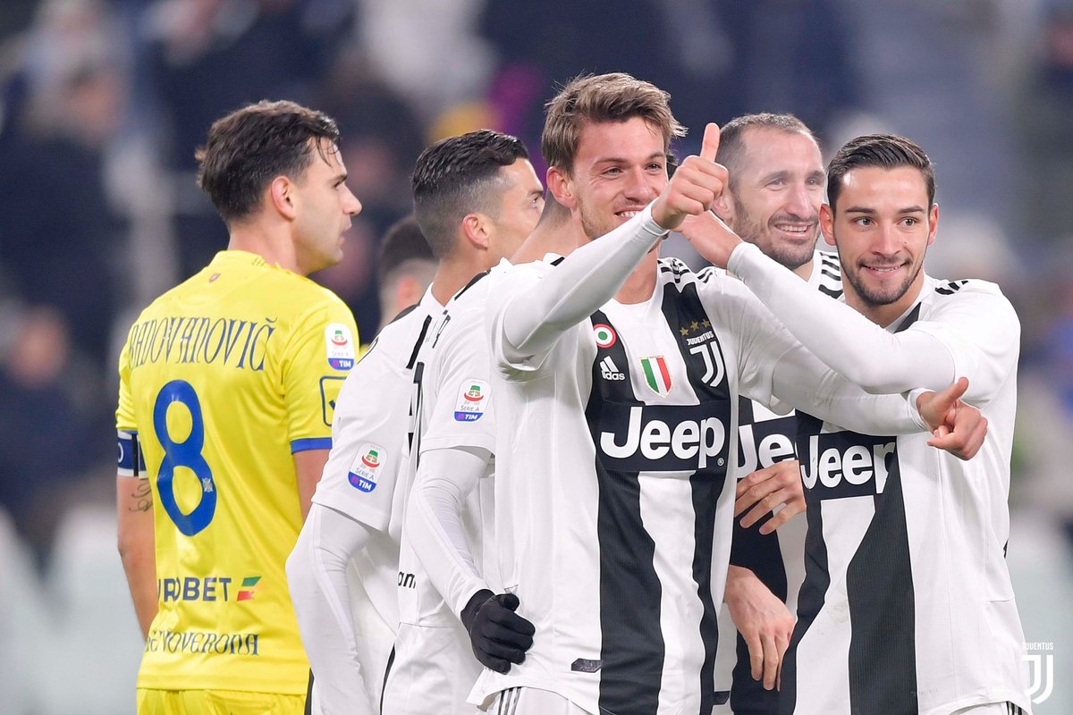 La prima partita e la prima vittoria in 🏠 del 2019.
📸 #JuveChievo | La gallery 👉 http://juve.it/xRy930noK0Q