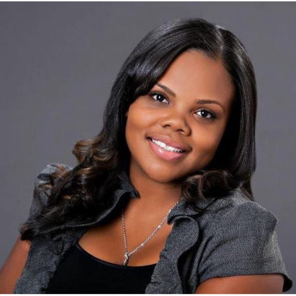 Woman Entrepreneur Charged up to Change the Economy of Detroit with Charge Bot

Read Below - amyapplebaum.letslot.io/apple30