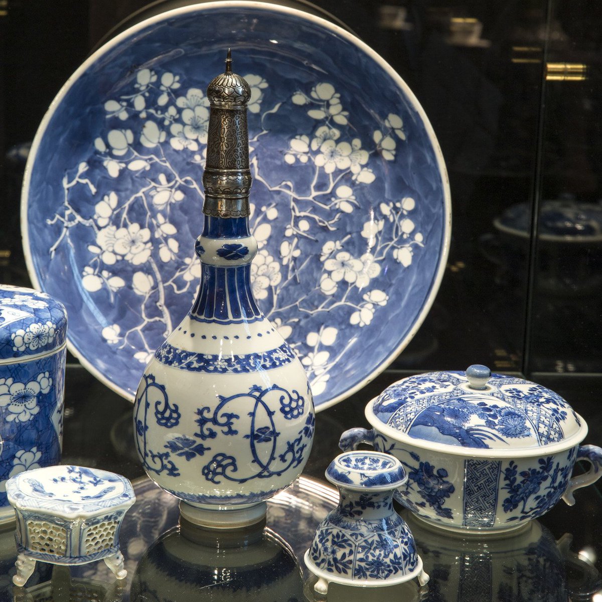 KunstWeekend's tweet image. Hamadi Oriental Art startte hun antiekhandel in de jaren 90 op als een specialist in Chinese en Oosterse keramiek en verfijnde Aziatische kunstwerken. Elk stuk, van decoratieve stukken tot zeldzame collectors items, is zorgvuldig gekozen en garanderen volledige authenticiteit.