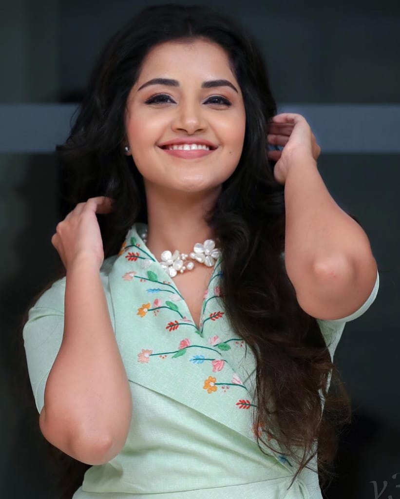 Prasant53483588's tweet photo. #now_iam_very_happy #because_of_ur_killing_smiles #killinglooks #LoveAnupama #AnupamaParameswaran https://t.co/iBYt8citiU