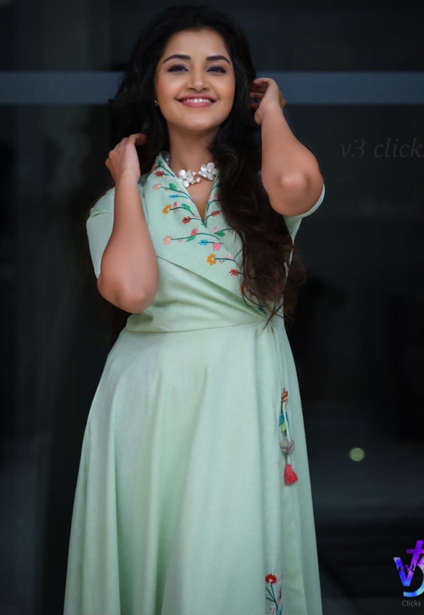 Prasant53483588's tweet photo. #now_iam_very_happy #because_of_ur_killing_smiles #killinglooks #LoveAnupama #AnupamaParameswaran https://t.co/iBYt8citiU