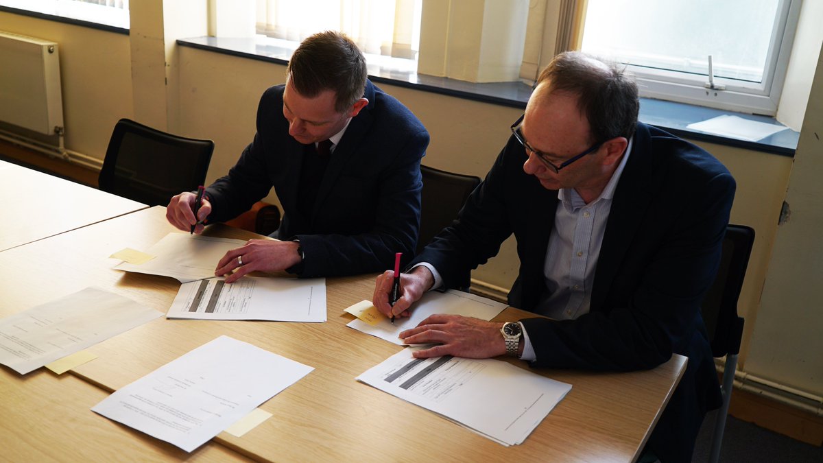 LTUBusinessNet's tweet photo. We're really proud to be delivering a Degree Apprenticeship in Supply Chain Leadership at @LeedsTrinity - delivered in partnership with @supplychainacad and @uniservegroup. We'll be welcoming a new cohort of students later this year - contact us for more info #ApprenticeshipsWork https://t.co/DKwk4Fb4FN
