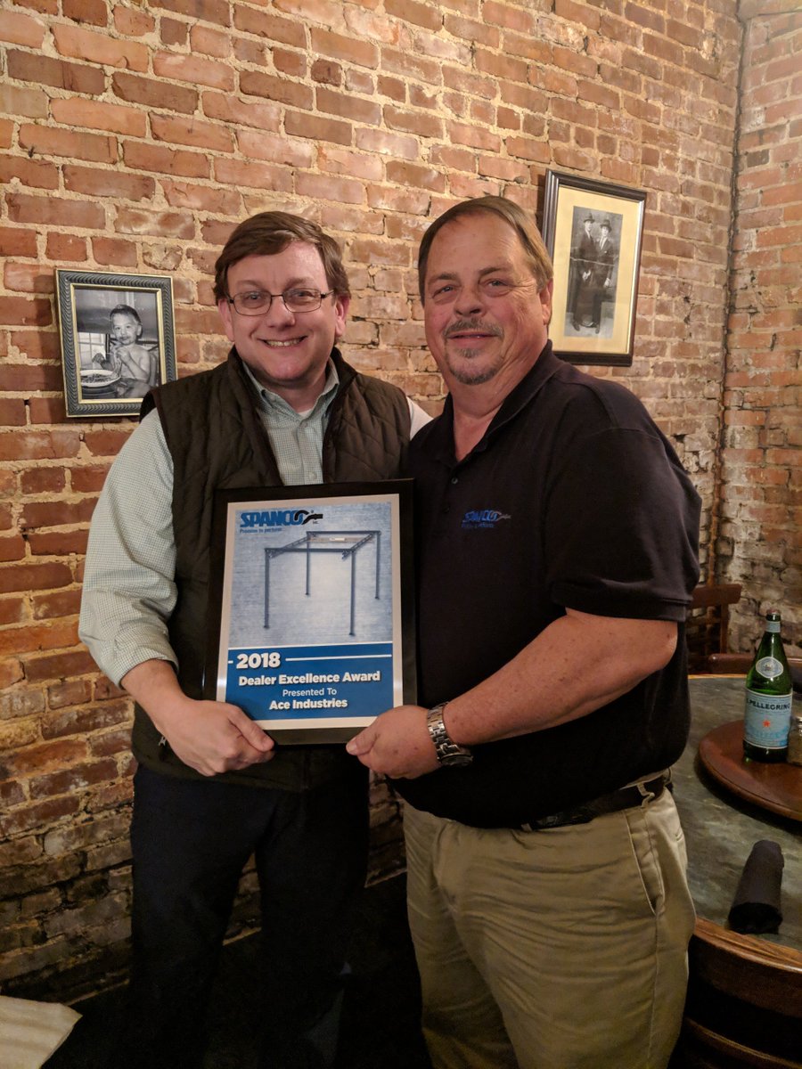 Spanco_Cranes's tweet photo. Dan Carmichael receiving a 2018 Spanco Dealer Excellence Award on behalf of Ace Industries from Spanco Regional Sales Manager Philip Hackler
#PromisetoPerform https://t.co/wgzT4xzgCY