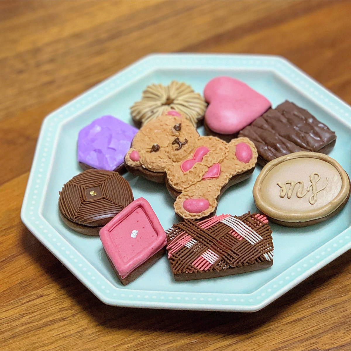 Ayumi Domnoj まるでチョコレート な アイシングクッキー 久々のアイシングワークで肩バッキバキ アイシングクッキー バレンタイン