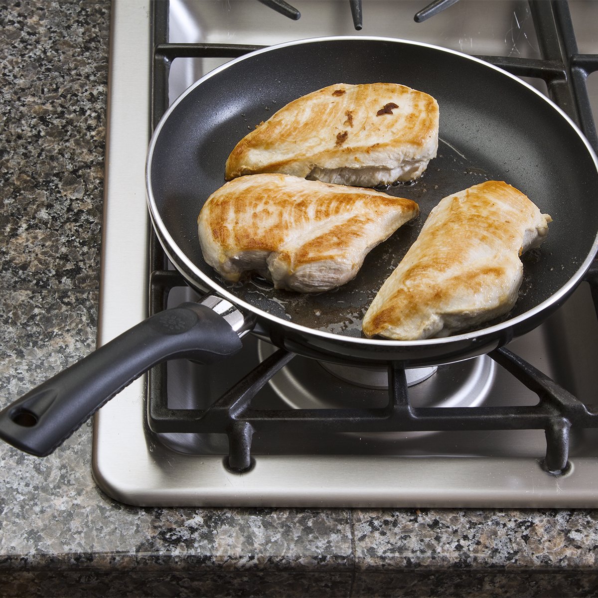 EcolutionHome's tweet photo. Winner, winner, chicken dinner!
#fryingPan #fryingpanhandle #FryingPans #cooking #cook #cookware #nonstick #nonstickcookware #ecolution #cookware #ecolutioncookware #homecook https://t.co/6rS0k7hknv