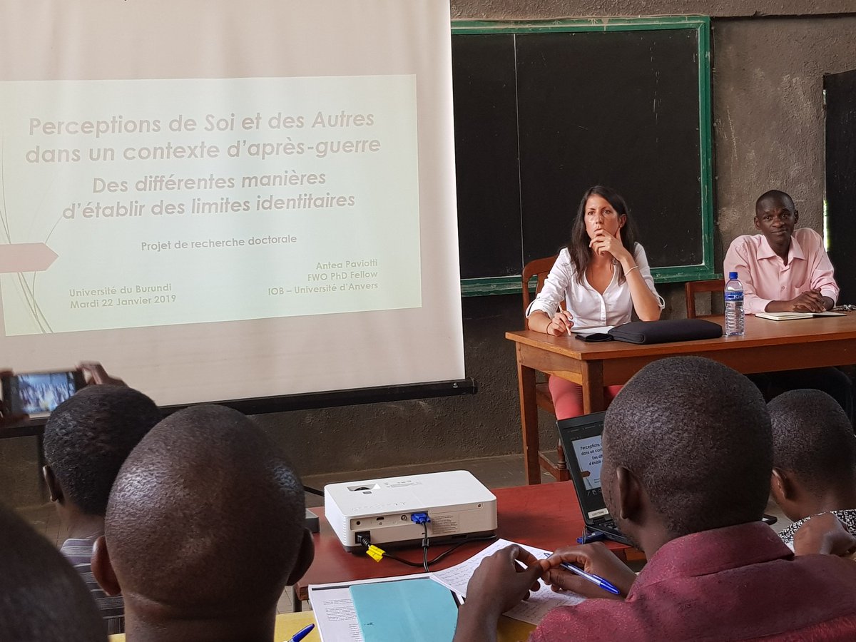 Perceptions de soi et des autres dans un contexte d'après guerre. Des différentes manières d'établir les limites identitaires. par <a href="/AnteaFriu/">Antea Paviotti</a> de l'<a href="/IOBUA/">IOB - Institute of Development Policy</a> à l'<a href="/UB_Rumuri/">Burundi University</a>.@Emayi2011 <a href="/iwacuinfo/">IWACU Burundi</a> <a href="/sidney_lq/">Sidney_lq</a>