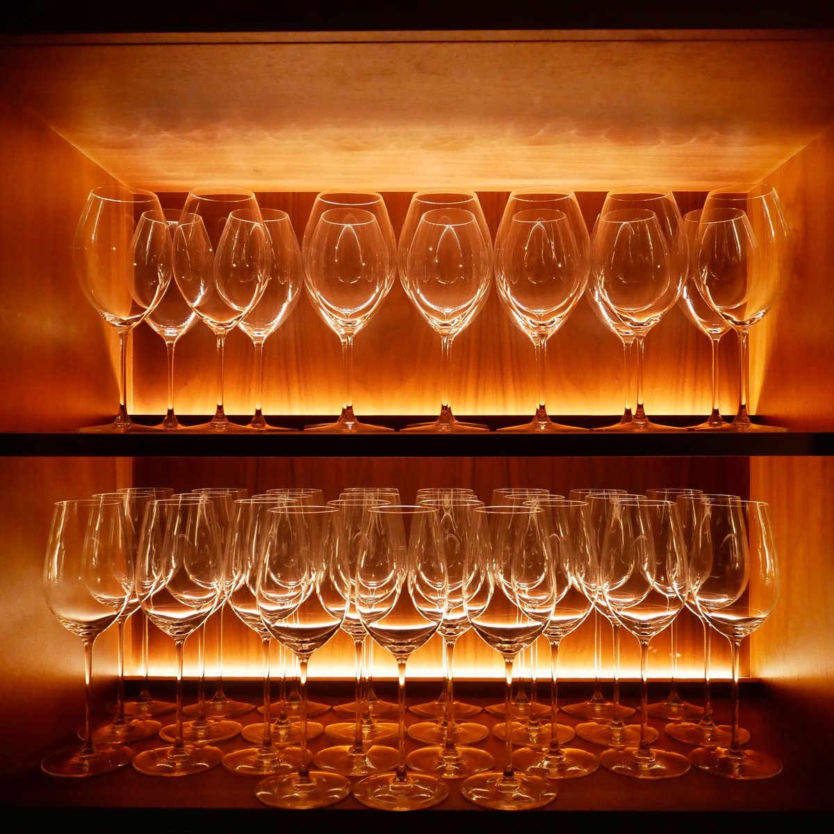 9belowdublin's tweet photo. Pick a glass, any glass 🍷 
Wining from 5pm https://t.co/9Ni2CHB9Mf