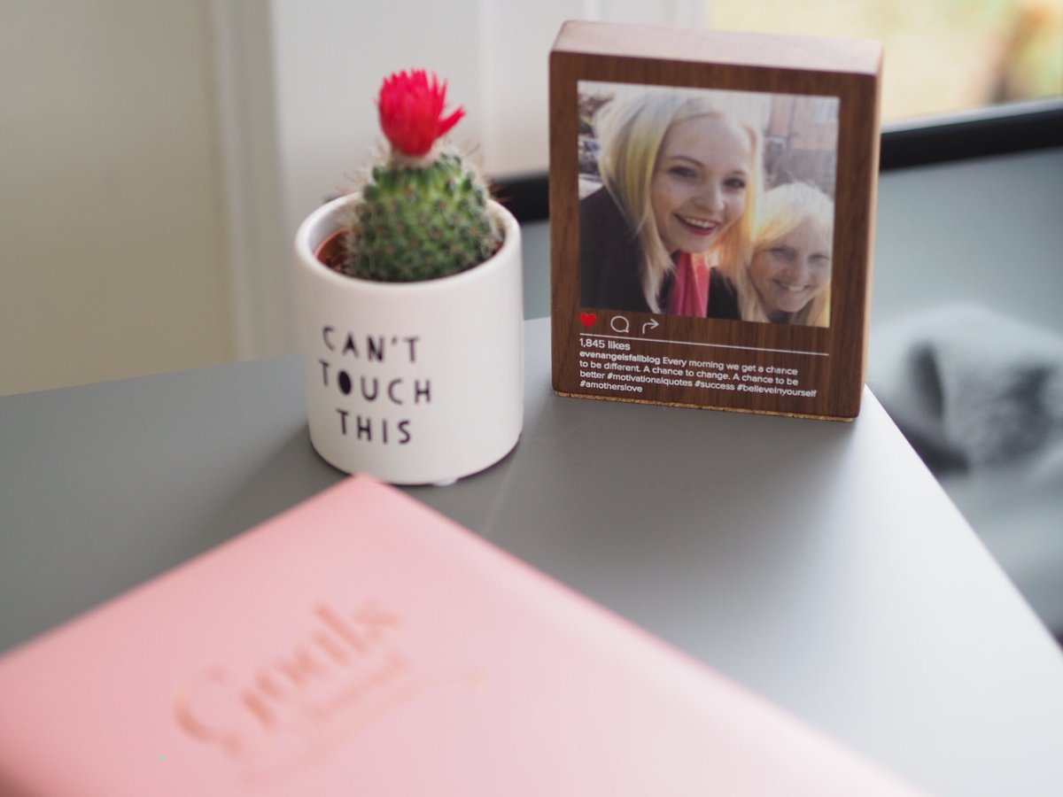 oncefallenangel's tweet image. I’ve written about the items I add to my desk to make it more personal including this personalised wooden block from @CreateGiftLove evenangelsfall.com/2019/01/22/3-i… #MyDeskStory