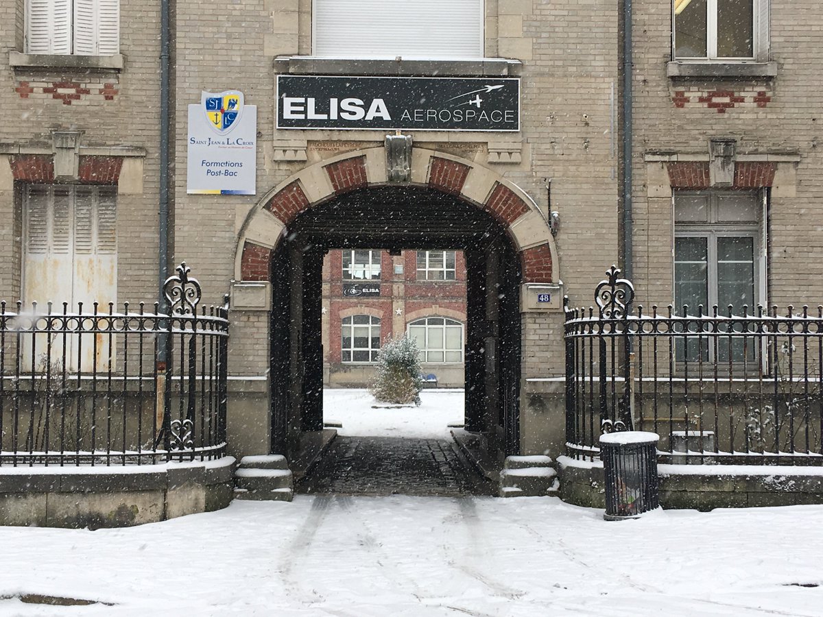 ELISAerospace's tweet photo. Premiers flocons de la saison ❄️❄️
Pour l'ouverture de #Parcoursup2019, @ELISAerospace a revêtu son plus beau manteau blanc. Sublime ! #neige #Grandeecole #Parcoursup #Aerospace #aeronautique #ingenieurs #formationpostbac #Postbac #HautsdeFrance https://t.co/z6O1uEn9WB