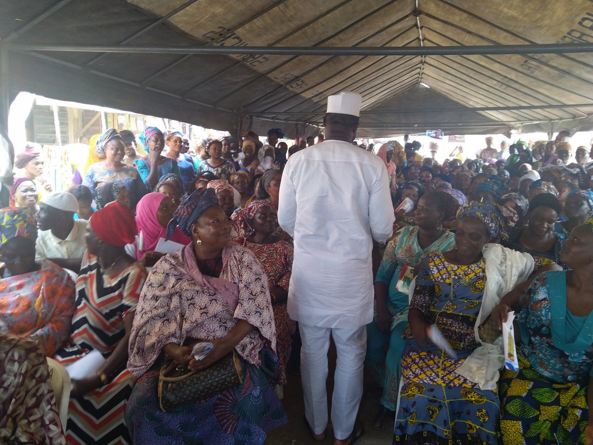 Bankole2019's tweet photo. He then proceeded to lafenwa market, where he held an interactive session with the traders there. #DB4Ogun2019 #ADP https://t.co/LpoNZGpYoO