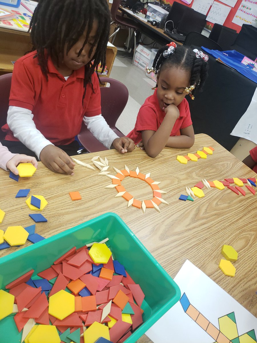 Ms_Sumpter2U's tweet image. Every year we have a student that gets creative with making patterns! #shapepattern @aps_OEL @APSKimberly @APSMath @samb_dennis @DrShanaWeldon @Prin_Salley
