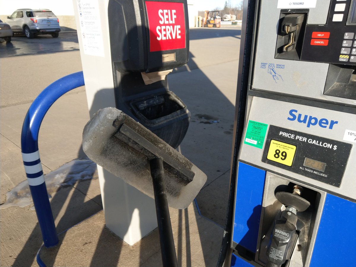 BruceMcKirdy's tweet image. That time you tried to wash your windshield... #Mnproblems