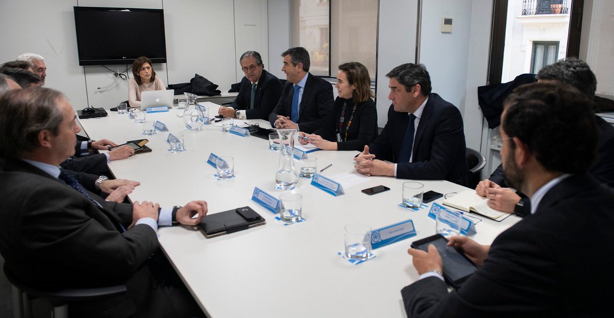 La #RutaSocialPP continúa 👉 @cucagamarra, junto con @AntonioRomanJ y José Ignacio Echániz, se reunieron ayer con representantes del sector farmacéutico para conocer sus propuestas y demandas.