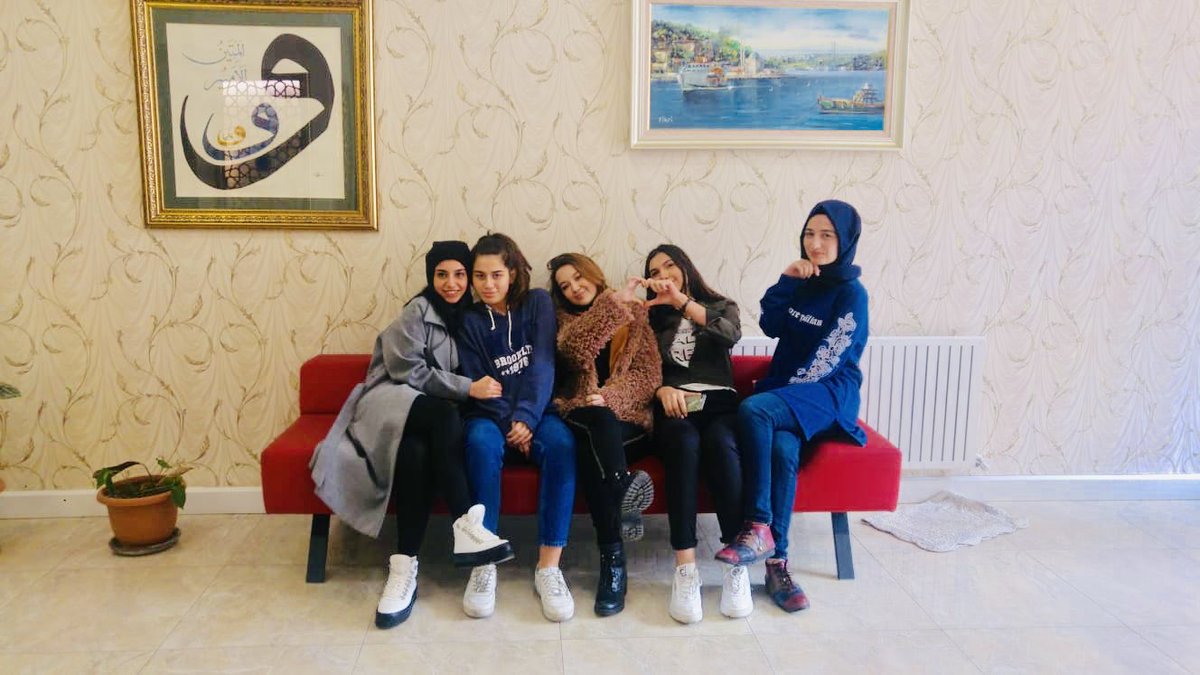 validesultankiz's tweet photo. YKS kampındaki 12. Sınıf öğrencilerimizin ders arası kahve keyifleri. https://t.co/3B358UJILt