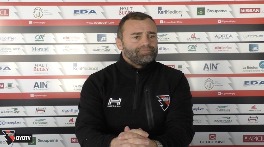 OyonnaxRugby's tweet photo. 🎥 Retour sur le point presse de ce midi avec @adribuononato et Dug #Codjo avant le déplacement à @avironrugbypro jeudi #ABOYO #J19 #PROD2
https://t.co/xu3rRrdTU2 https://t.co/eSrg6JtHYc
