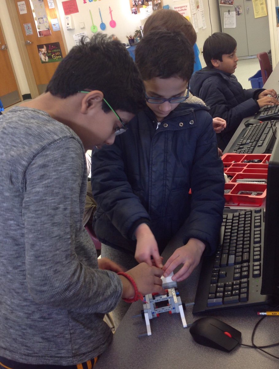 TechQueen127's tweet image. Almost done building our @Mindstorms_EV3 so we can begin programming them next week! ✅ 🤖 🖥 @BRRSDHillside #robotics #legos #teched #peercollaboration #problemsolving