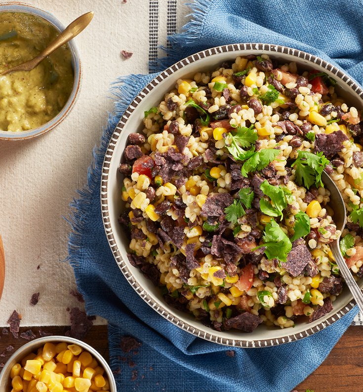 Quick and easy, this protein-packed Tex Mex salad with Ranch Avocado dressing is perfect for #mealprep or for entertaining friends. Click here for the full recipe!🥑  motherraw.com/blogs/recipes/…

#vegan #plantbased #saladrecipe #salad #eattherainbow #avocado #dairyfreerecipes