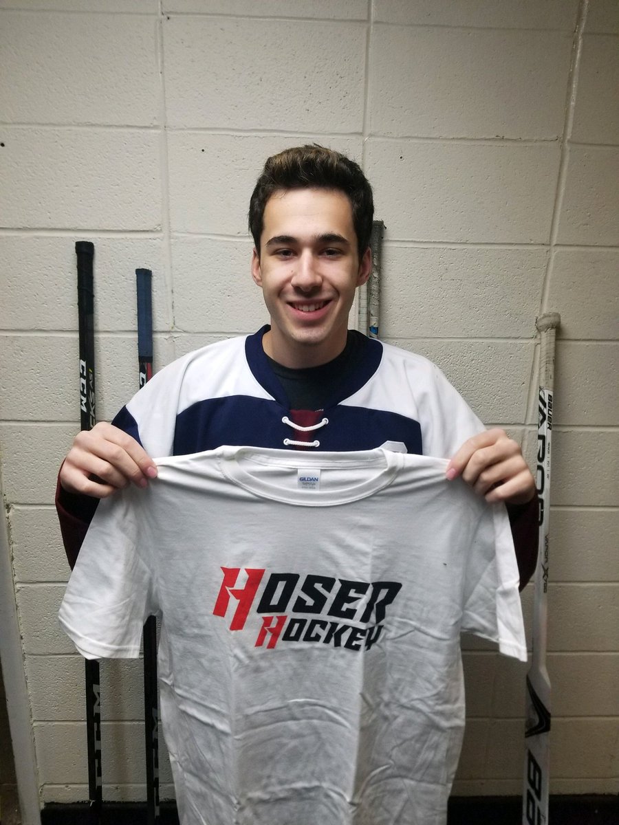 Congratulations to <a href="/jackshapiro14/">Jack Shapiro</a> of <a href="/RTHTITANSHOCKEY/">RTH TITANS</a> on being named one of Hoser Hockey's "Player's of the Week" 12/23-12/30! I only recently had the chance to give him his shirt. #HHPOTW #HVpucks