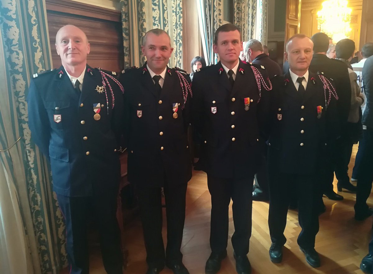 ArmandMorand's tweet image. Vœux aux forces de sécurité du @Prefet01 ce jour. Félicitations aux récipiendaires #MSI et #MHSP. Le @sdis01 est conventionné avec @VISOV1 👏🏻👏🏻