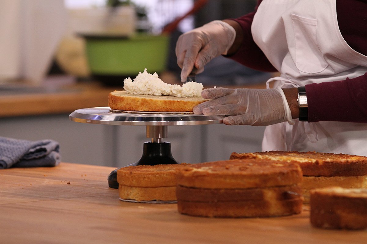 discoveryfamily's tweet photo. The competition continues tonight at 9PM during an all-new episode of #BakeItLikeBuddy. Be sure to tune in! https://t.co/jJIpdJJZGM