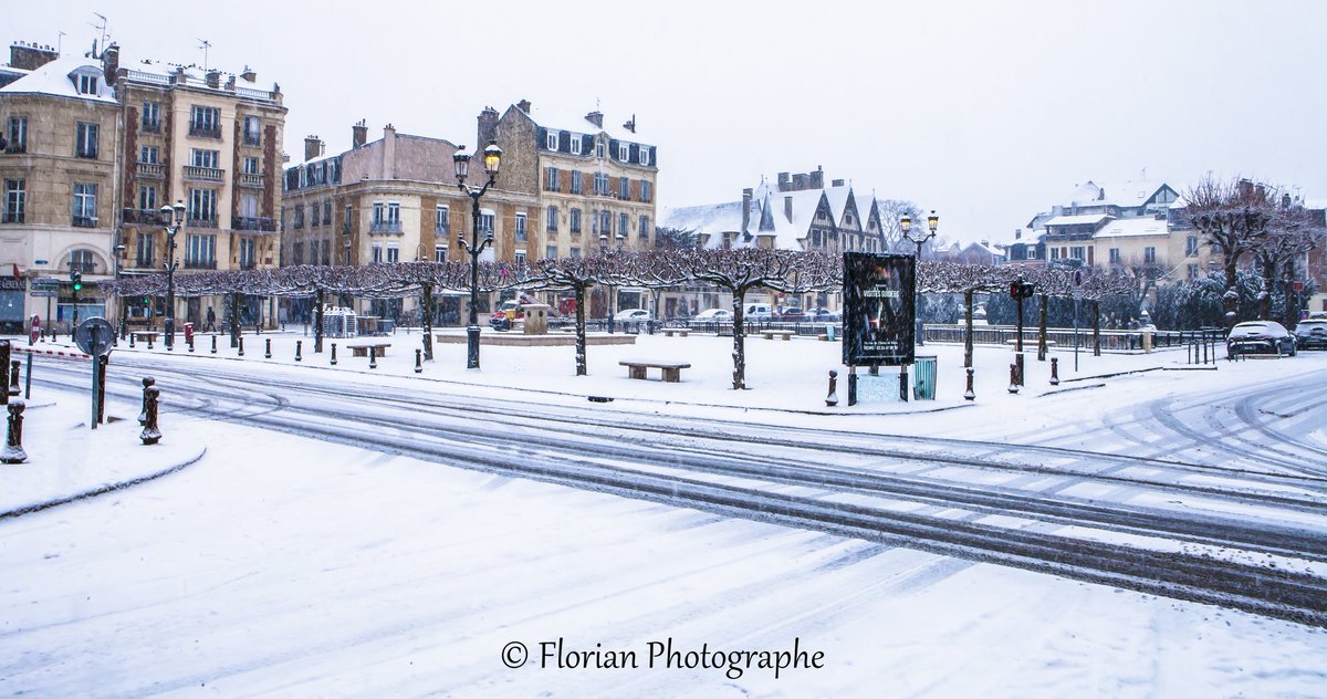 Flo_Photographe's tweet photo. Reims sous la Neige Mardi 22 Janvier 2019 ( Place du Forum )
#neige #meteo #reims #cryptoportique #france @VilledeReims https://t.co/Iv0kKGLGGI